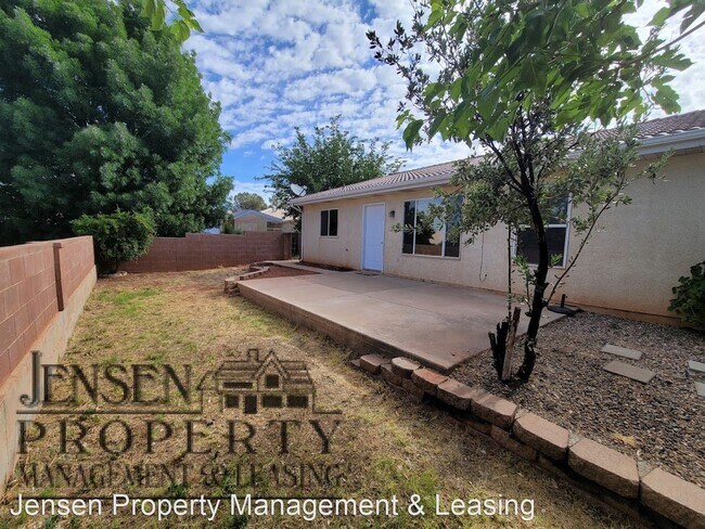 Foto del edificio - 3 br, 2 bath House - 787 North Warm Spring...