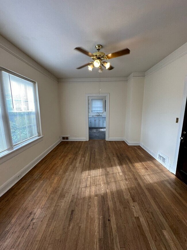 Building Photo - 432 E Lytle St