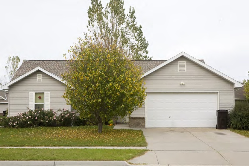 Garage - Kearney Plaza Homes