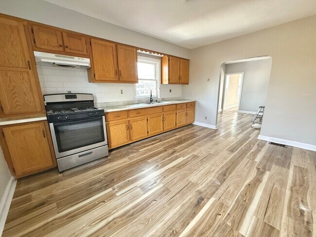 Foto del edificio - 13 Brooks Ave