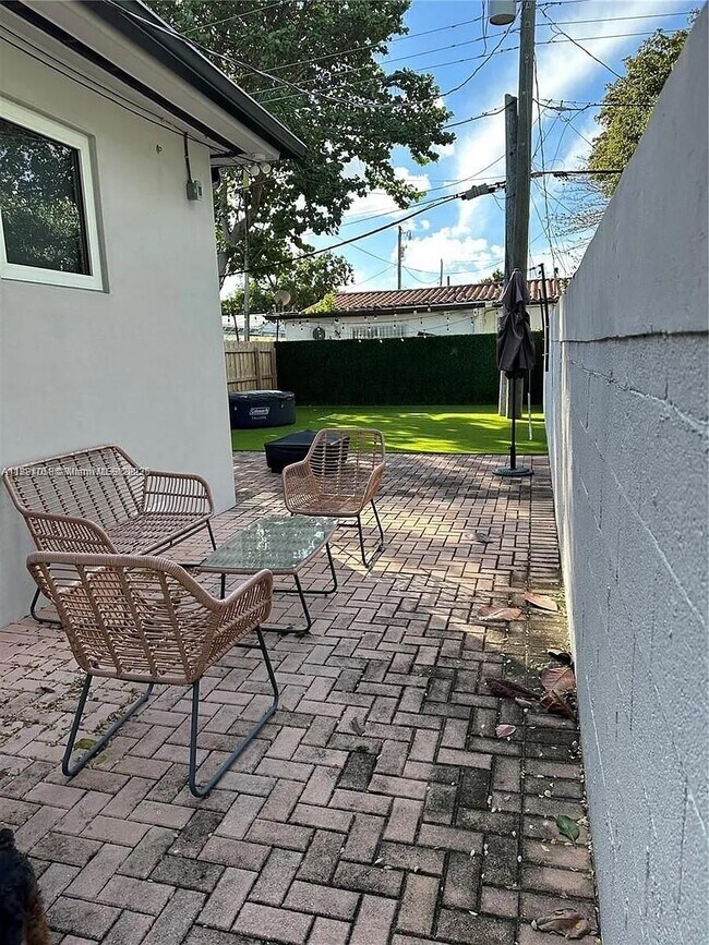 Foto del edificio - 4485 SW 7th St
