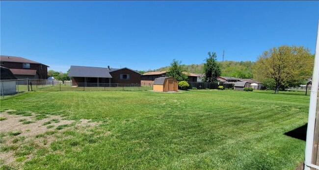Building Photo - 813 Brentwood Dr