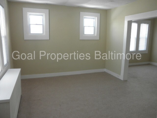 Foto del edificio - 9 Willow Ave/ Large 4 bedroom 3 bath house