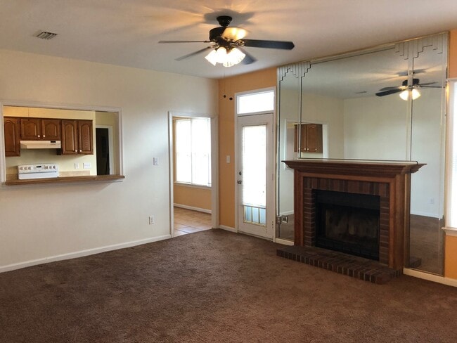 Building Photo - Lovely Ranch in Grassfield School District!