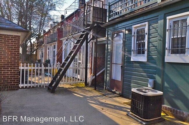 Building Photo - 312 E University Pkwy