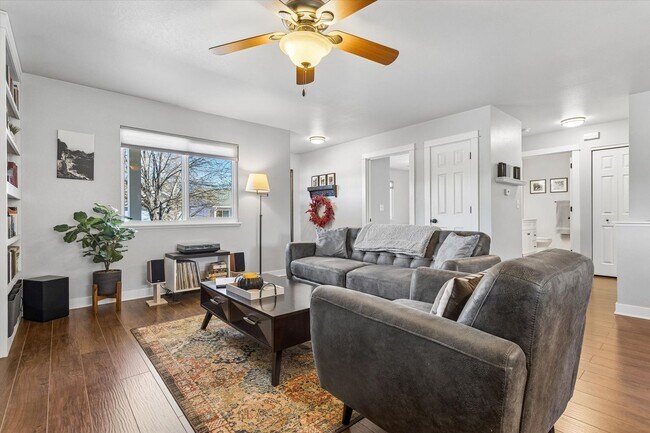 Foto del edificio - Low-Maintenance Upgraded 3-Bedroom Home Near Downtown Loveland