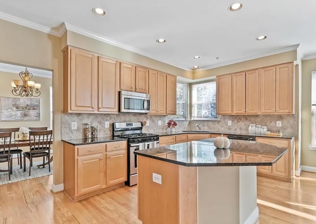 Building Photo - 10315 Gilmoure Dr