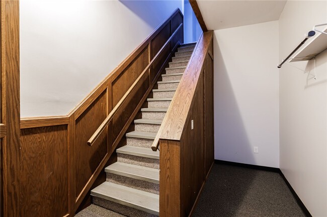 Building Photo - 186 Monroe Ave