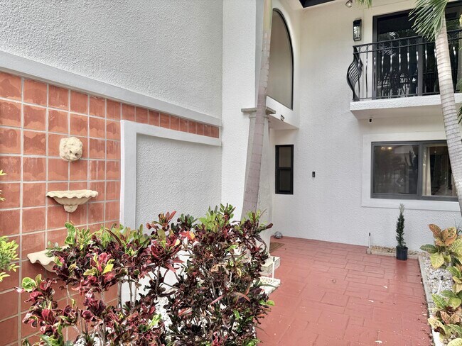 Building Photo - 6411 Via Rosa