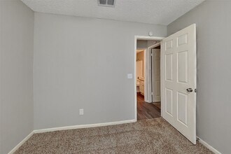 Building Photo - 18138 Garden Manor Dr