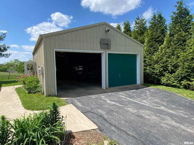 Building Photo - 6525 N Kramm Rd