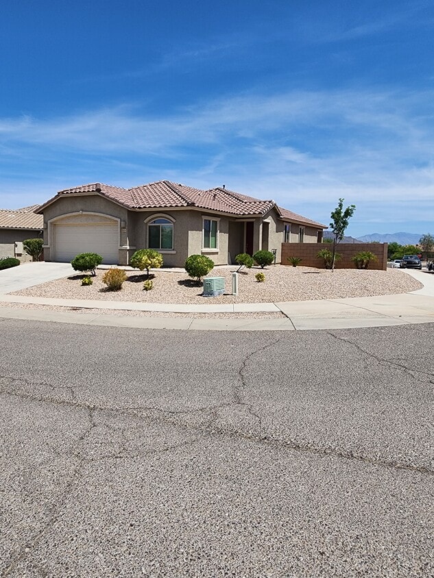 7531 S Salt Water Dr, Tucson, AZ 85757 House for Rent in Tucson, AZ