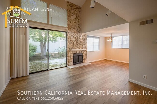 Foto del edificio - Two Bedroom Townhouse with a Loft in Newhall