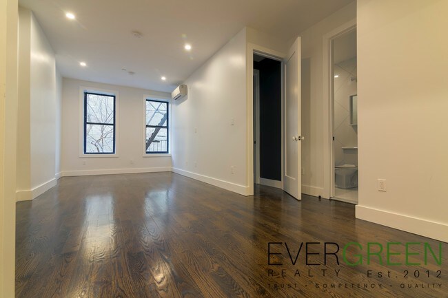 Foto del edificio - 667 Knickerbocker Ave