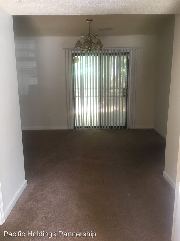 Building Photo - 935 Silverwood Dr