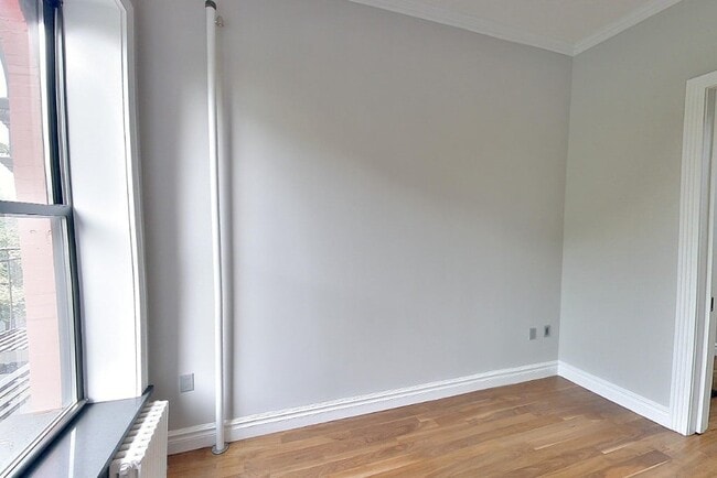 Foto del edificio - 321 East Tenth St (Ave A & Ave B), #5E