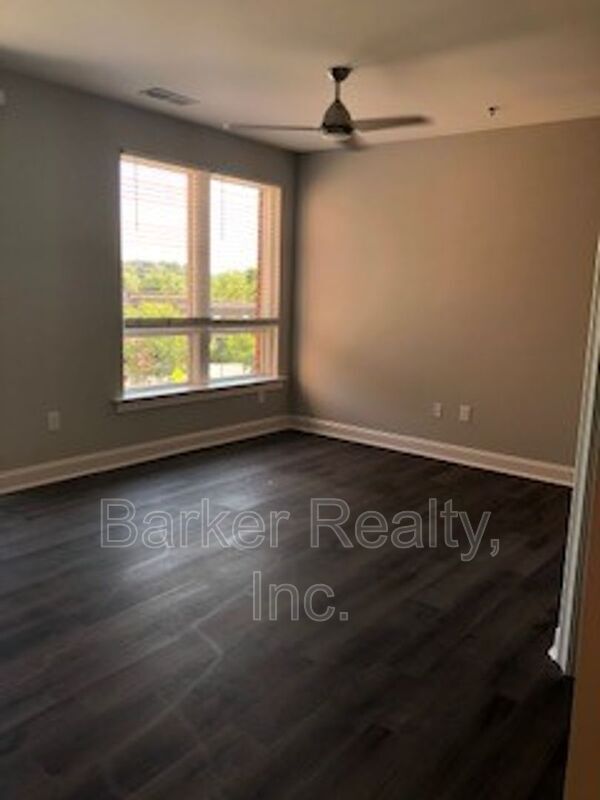 Building Photo - 414 S White St