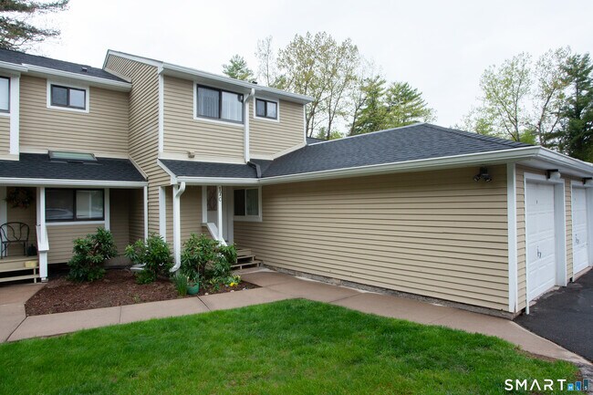 Building Photo - 17 Wiggins Farm Dr