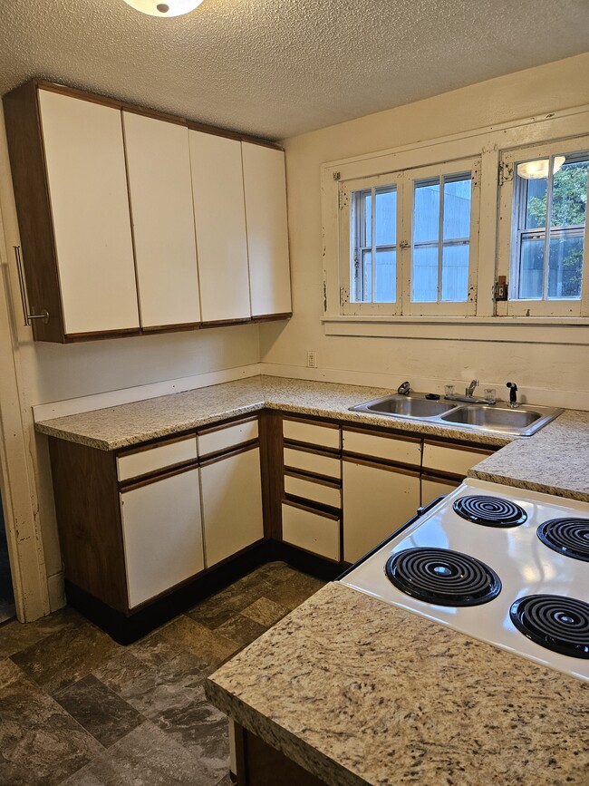 Building Photo - 215 7th St NE
