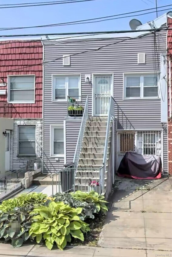 Foto principal - 1356 E 85th St
