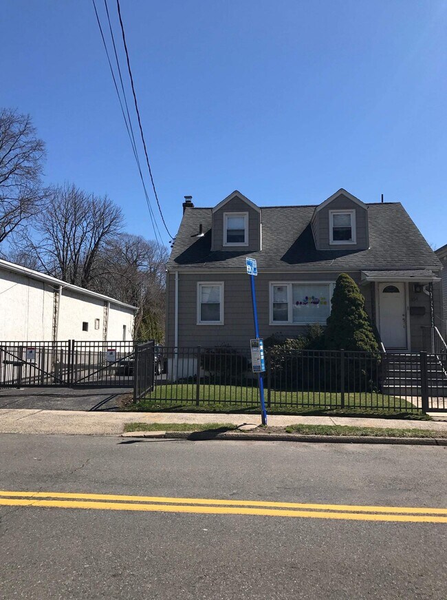 Foto del edificio - 354 Midland Ave