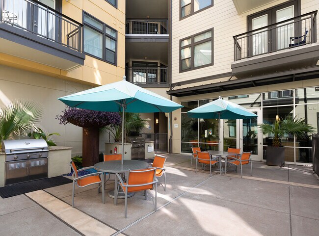 Foto del edificio - Simpering 1 BR For The Right Owner