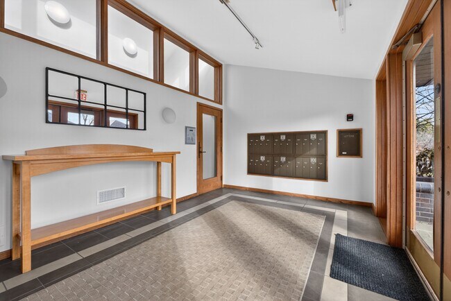 Foto del edificio - 155 N Hanley Rd