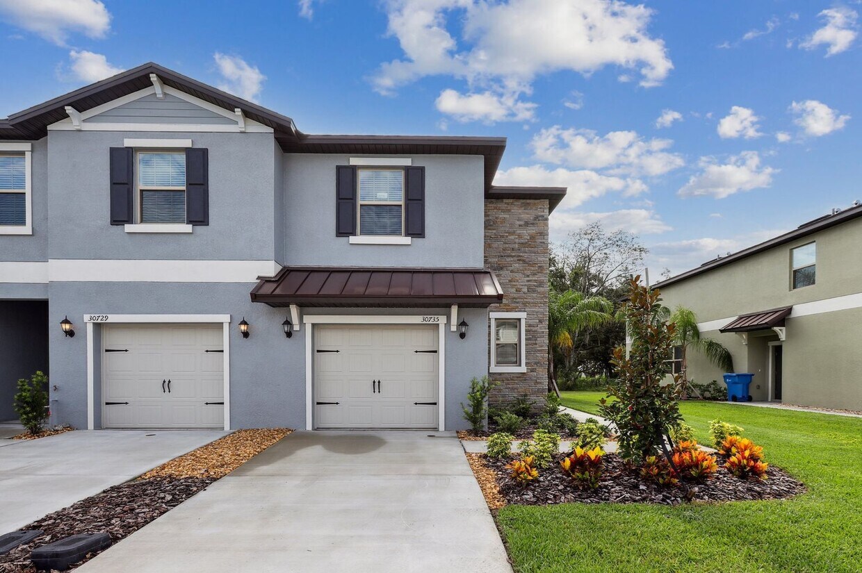 Primary Photo - 3 Bedroom Townhome in Wesley Chapel