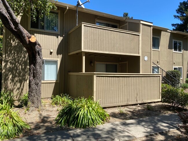 Building Photo - 3268 Red Cedar Terrace