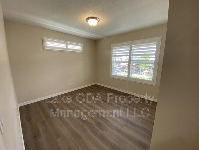 Building Photo - 6888 N Proust Dr