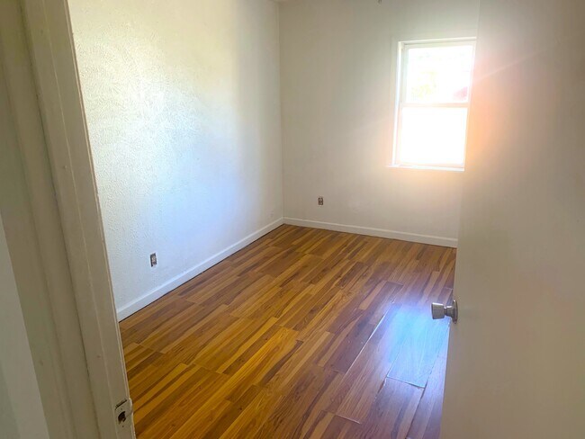 Foto del edificio - 4010 K Dr S