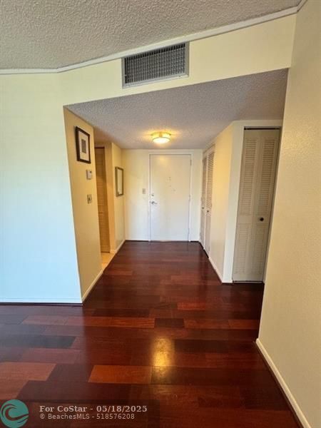 Building Photo - 4990 E Sabal Palm Blvd