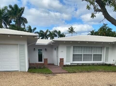 Foto principal - 219 Ridgeview Dr