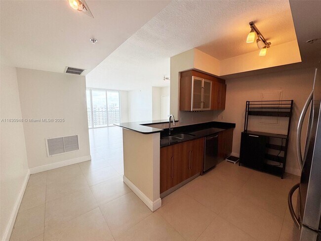 Building Photo - 325 S Biscayne Blvd