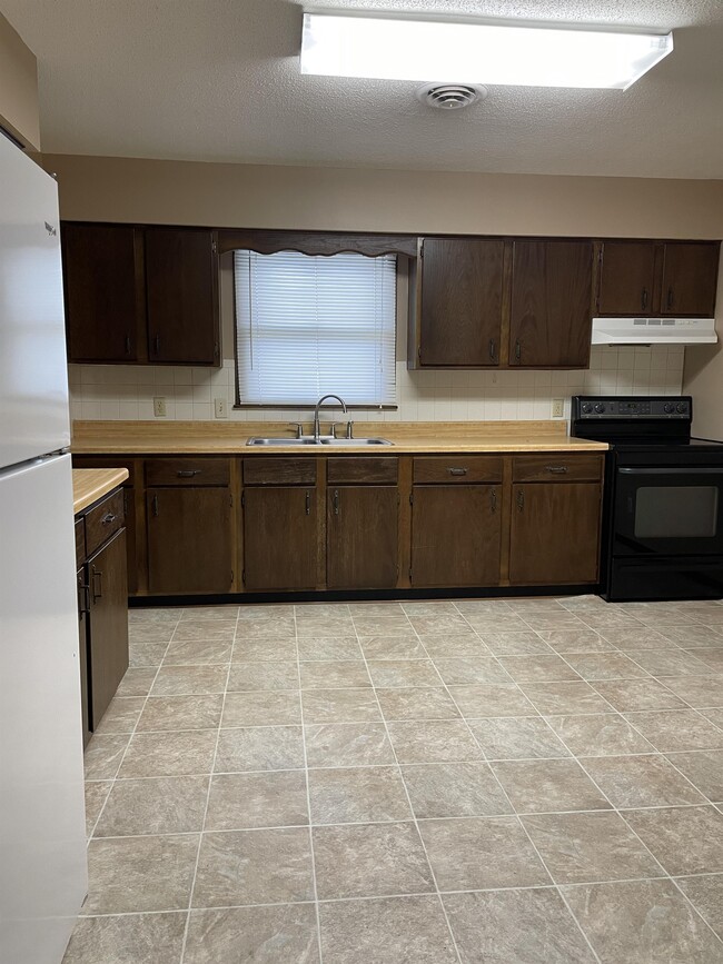 Building Photo - 5923 Paradise Ln
