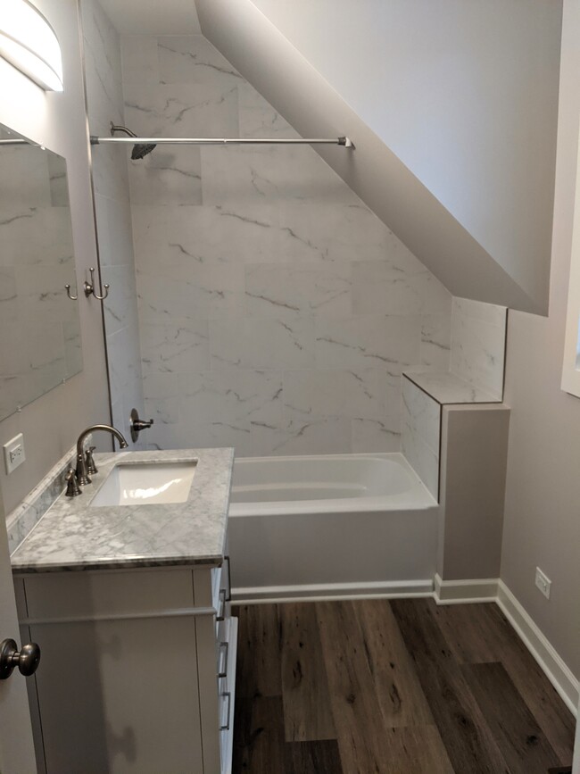 bathroom - 1314 Judson Ave