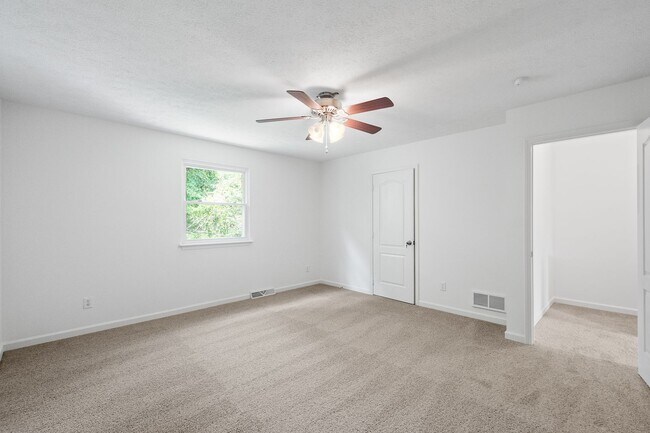 Foto del edificio - AVAILABLE OCT 1ST! 2-BEDROOM TOWNHOME IN N...