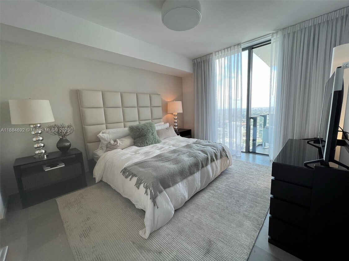 Foto principal - 88 SW 7th St