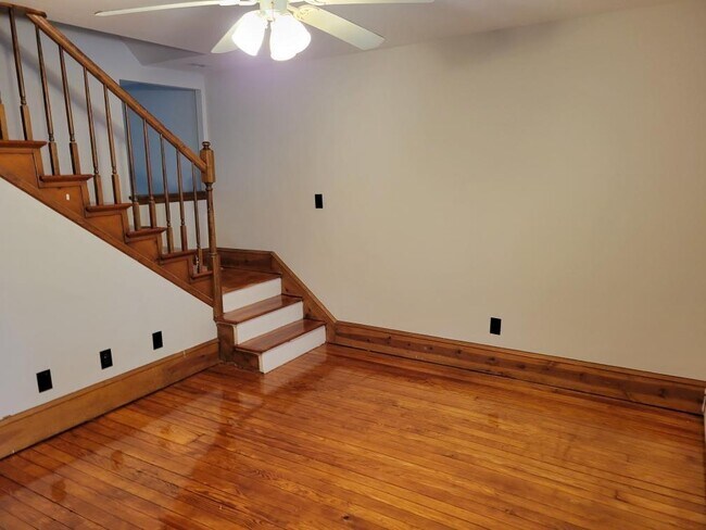 Foto del edificio - 319 Woodlawn Ave