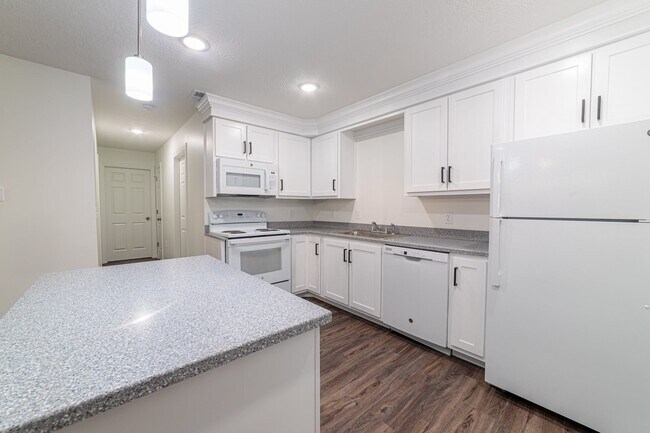 Building Photo - 6208 Commerce Dr