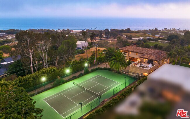 Foto del edificio - 5849 Filaree Heights Rd