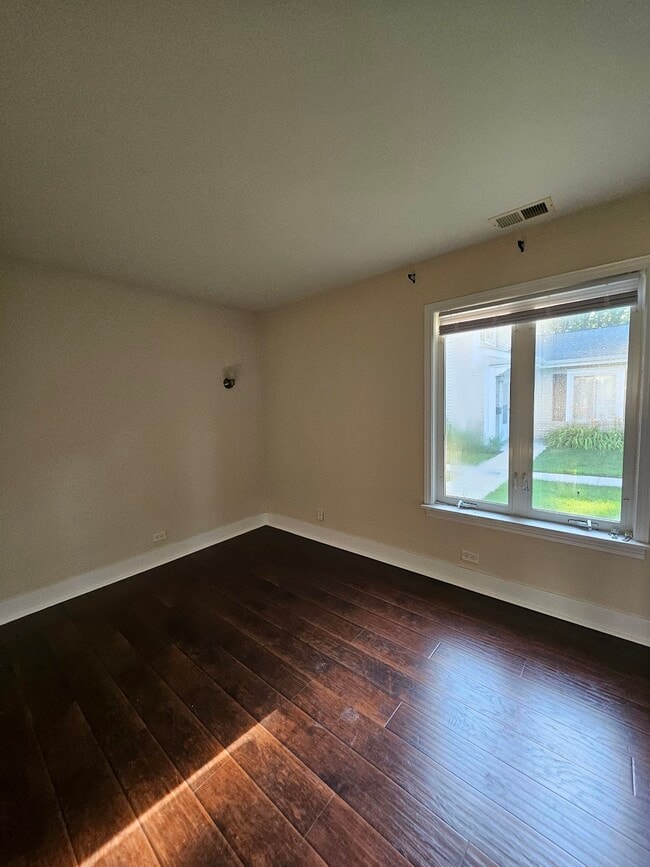 Foto del edificio - 1571 Cove Dr