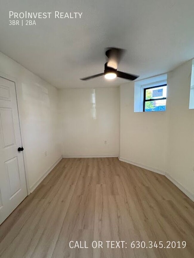 Building Photo - Newly Updated 3bed/2bath with In-Unit Wash...