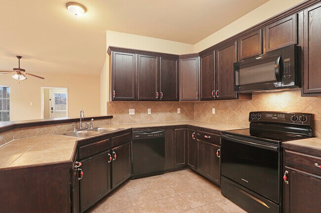 Foto del edificio - 15458 Rose Stone Dr