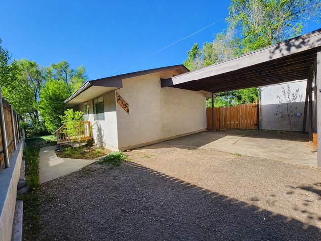 215 1/2 Ramona Avenue- - 215 1/2 Ramona Avenue- House