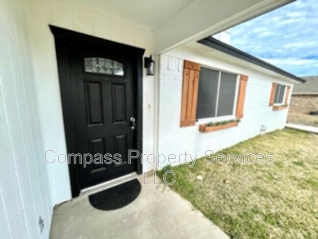 Building Photo - 396 Fernwood Dr