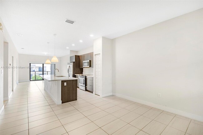 Foto del edificio - 7865 NW 104th Ave
