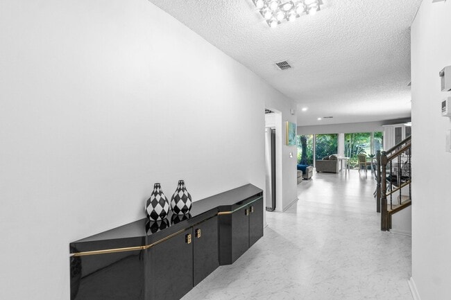 Building Photo - 27 Southport Ln