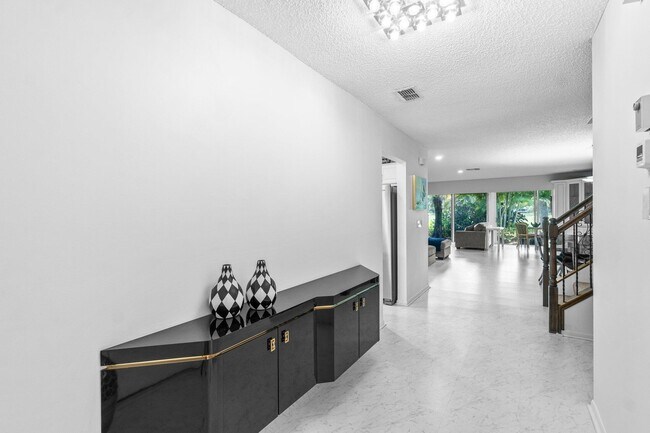 Foto del edificio - 27 Southport Ln