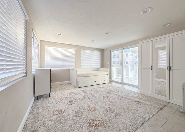 Room 2 - 40 Linwood St